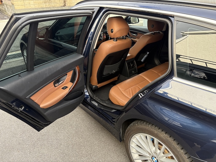 ステーションワゴンのドア開口部