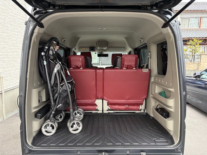 エブリイワゴンにベビーカーを載せている